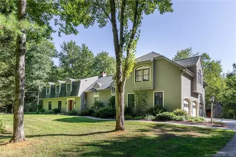 232 Goodhouse Rd, Litchfield, CT 06759