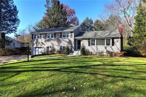 103 Weeping Willow Ln, Fairfield, CT 06825