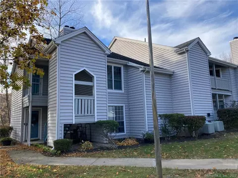 23 Chase Oak Ct #20, Groton, CT 06340