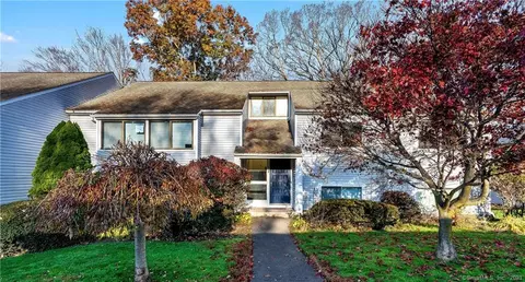81 Brookwood Dr #D, Rocky Hill, CT 06067