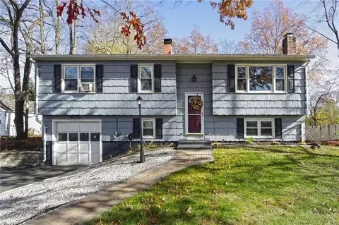 441 Morgan Ln, West Haven, CT 06516