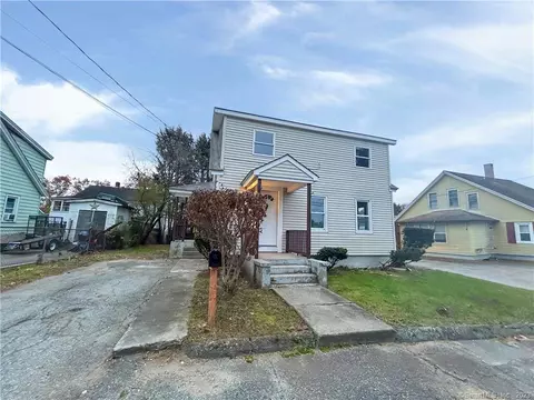 36 Vandale St, Putnam, CT 06260