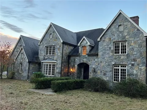 105 Old Grassy Hill Rd, Woodbury, CT 06798
