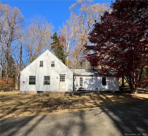 885 Mapledale Rd, Orange, CT 06477