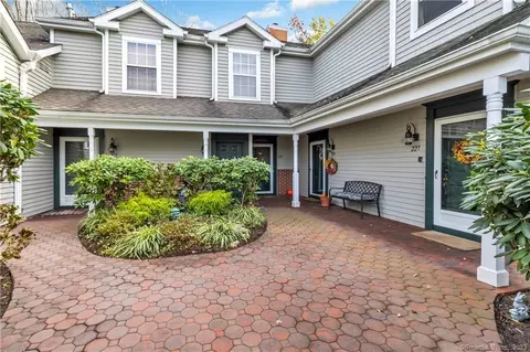 229 Mayfield Dr #229, Trumbull, CT 06611