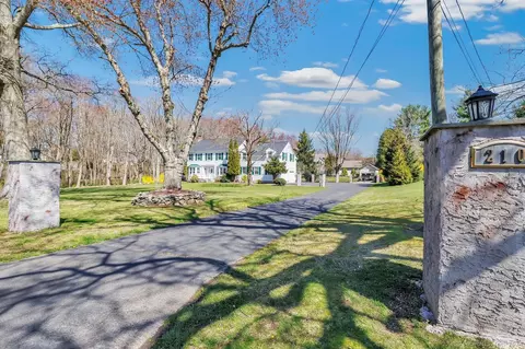 210 Manor Hill Rd, Stratford, CT 06615