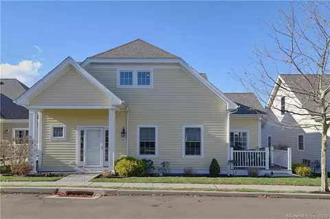 307 Goose Ln #307, Orange, CT 06477