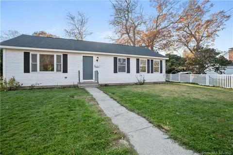 7 Reyquinn St, New London, CT 06320