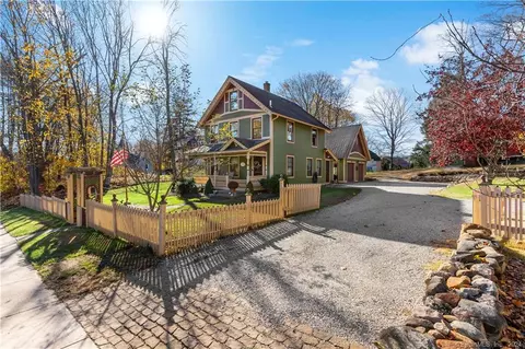 22 Chestnut St, Ivoryton, CT 06442