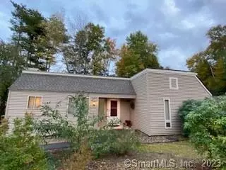 75 Library Ln #75, Simsbury, CT 06070