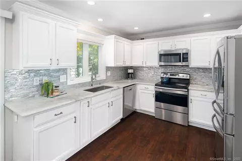 45 Pocono Ln #33, Danbury, CT 06810