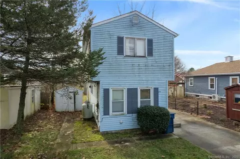 20 Lois Ave, Waterford, CT 06385