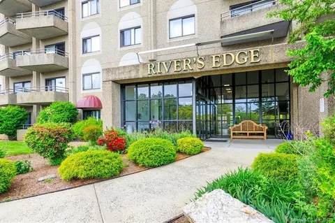 111 Dekoven Dr #501, Middletown, CT 06457