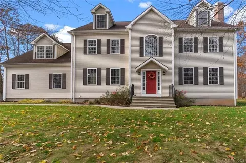 35 Lakewood Dr, Madison, CT 06443