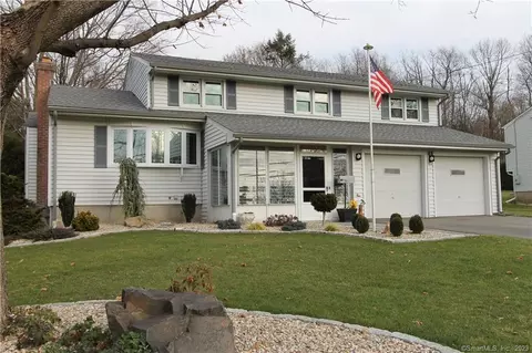 54 Lamplighter Ln, Newington, CT 06111