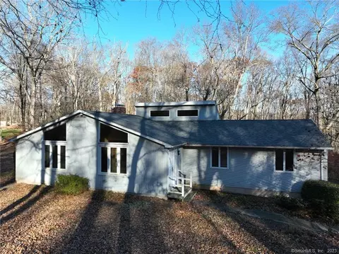 34 Woods Rd, Haddam, CT 06441