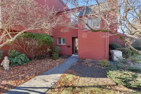 229 Hollister Way N #229, Glastonbury, CT 06033