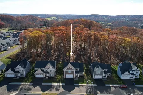 24 Bleeker Cir #24, North Haven, CT 06473