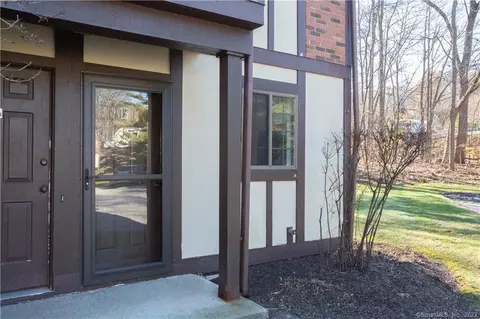 15 Eden Ct #15, Brookfield, CT 06804