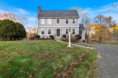 3 James Ct, Old Saybrook, CT 06475