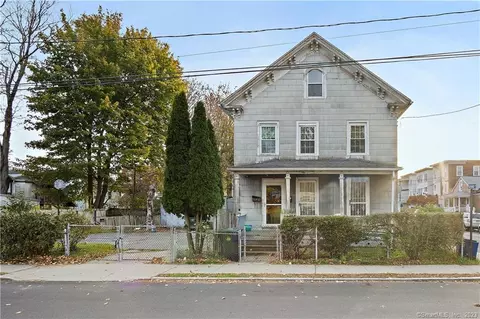 14 Connecticut Ave, New London, CT 06320