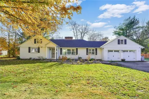 359 Converse St, Longmeadow, MA 01106