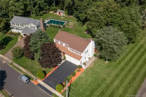 85 Hintz Dr, Wallingford, CT 06492