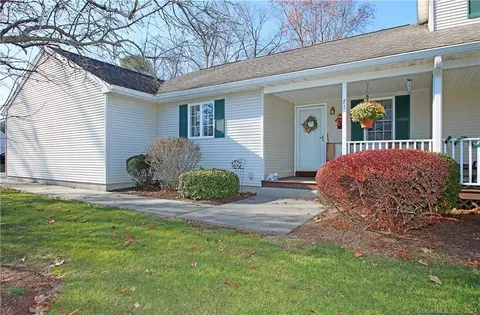 71 Dibble Hollow Ln #71, Windsor Locks, CT 06096