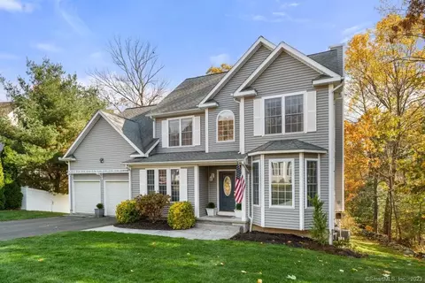 5 Woodland Walk, Derby, CT 06418
