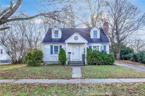 87 Winter St, Stratford, CT 06614