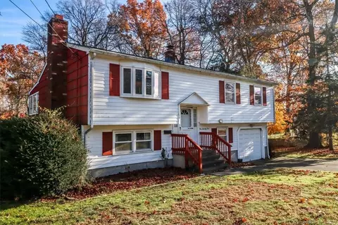 174 Baxter Ln, Milford, CT 06460