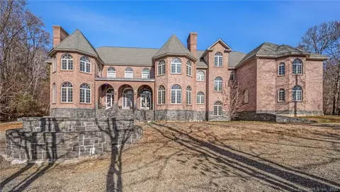 90 Harrison Dr, Wolcott, CT 06716