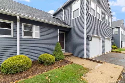 4 Vicki Ln #4, Colchester, CT 06415