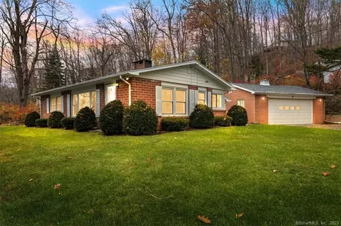 10 Mountain View Ter, Northford, CT 06472