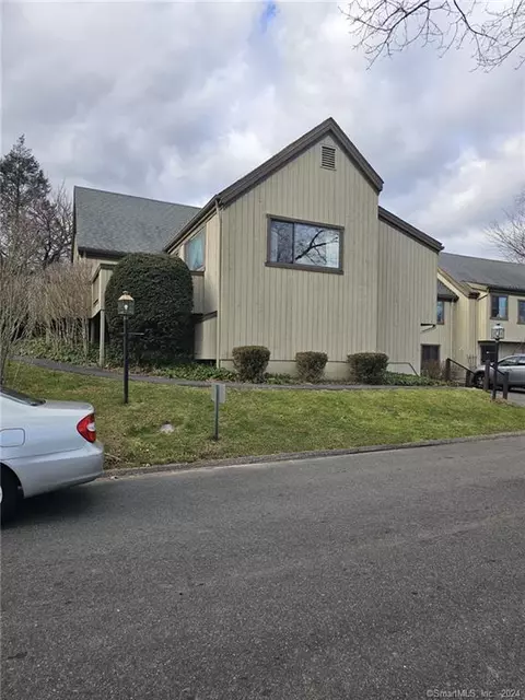 477 Iroquois Ln #A, Stratford, CT 06614