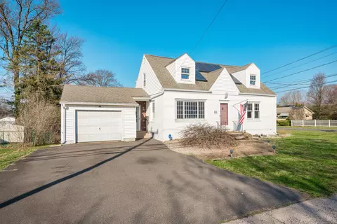 43 Howard St, Newington, CT 06111