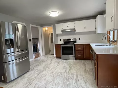 15 Ganny Ter, Enfield, CT 06082