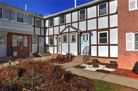 138 E Gate Ln #138, Hamden, CT 06514