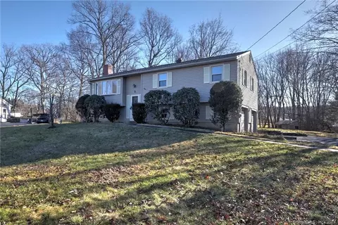 5 Deerfield Dr, Seymour, CT 06483
