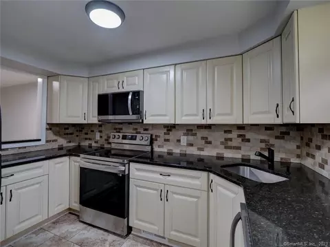 1367 Hanover Ave #602, Meriden, CT 06451