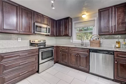 9 Kennedy Dr, Enfield, CT 06082
