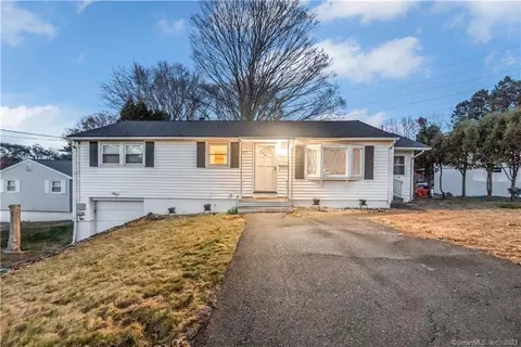 277 Bamford Ave, Waterbury, CT 06708
