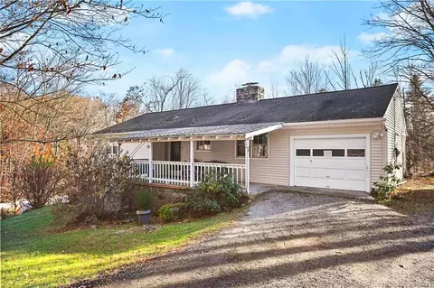 334 Oxford Rd, Oxford, CT 06478