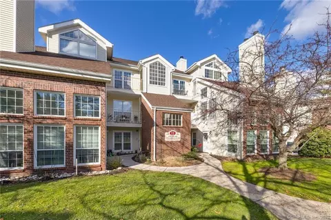 195 Carriage Crossing Ln #195, Middletown, CT 06457