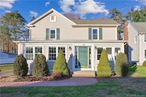 22 Tunxis St, Farmington, CT 06032