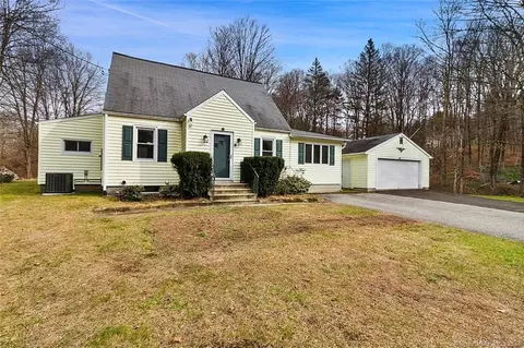 338 Wellsville Ave, New Milford, CT 06776
