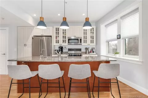 629 Chapel St #4B, New Haven, CT 06511