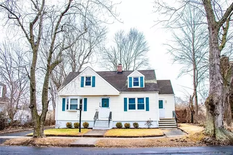 131 Hughes St, East Haven, CT 06512