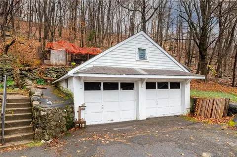 518 S Main St, Naugatuck, CT 06770