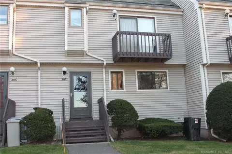 207 Sterling Vlg #207, Meriden, CT 06450